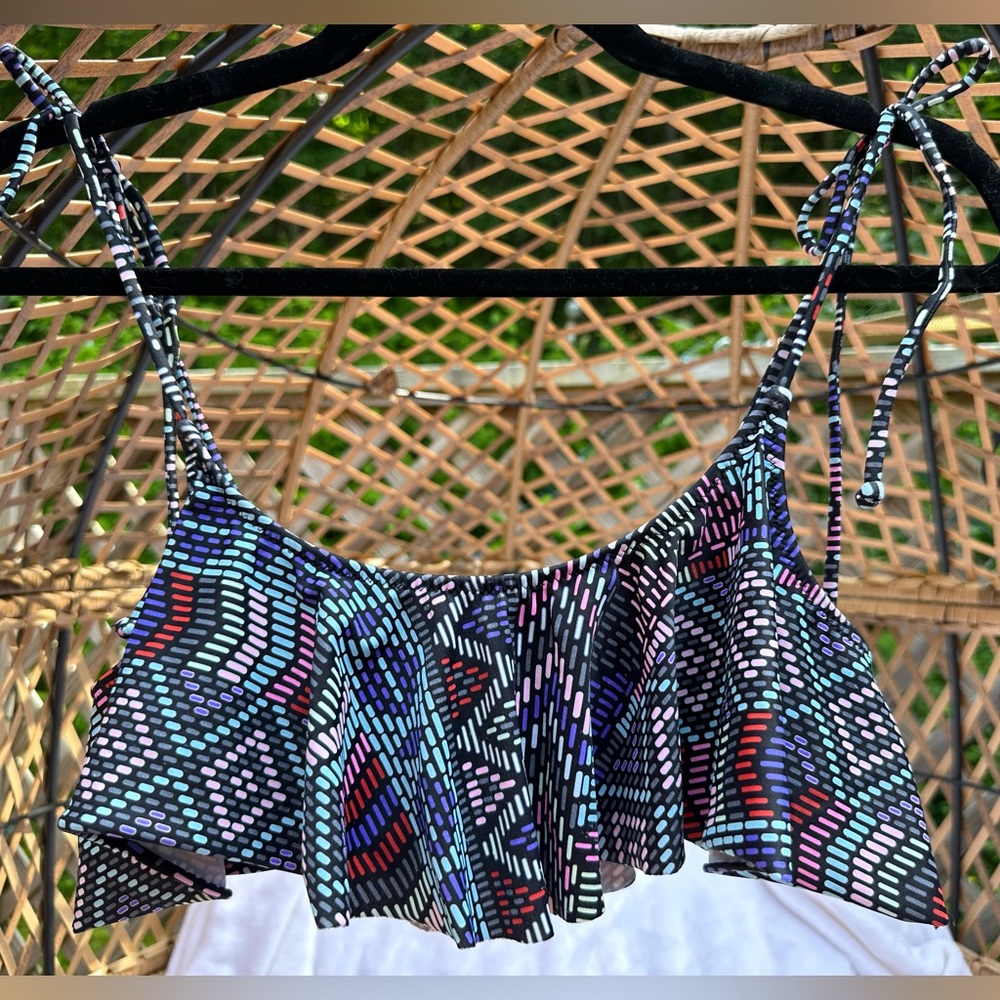 Victoria’s Secret‎ Love Pink bikini top.  Adjustable tie straps. Size small.